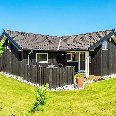 Three-bedroom In 5 Holiday home *