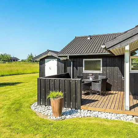 Three-bedroom In 5 Holiday home