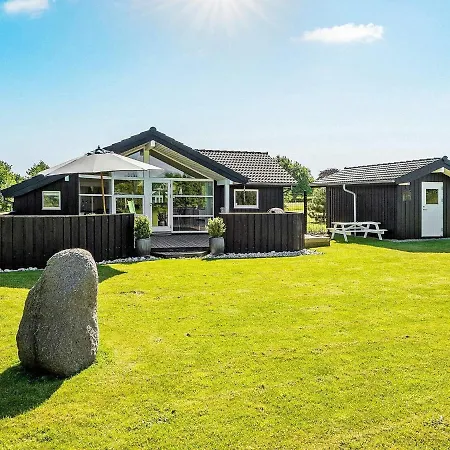 Holiday home Three-bedroom In 5 *