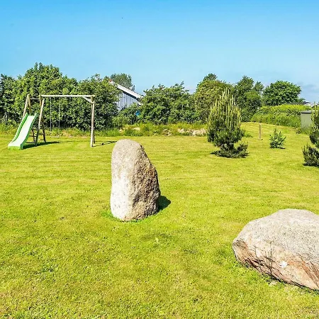 Three-bedroom In 5 Holiday home