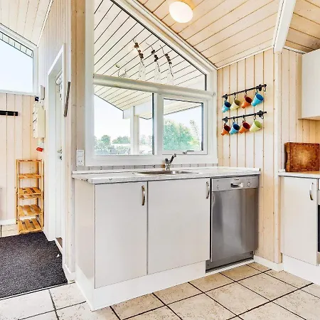 Holiday home Three-bedroom In 5 *