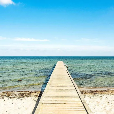 Three-bedroom Holiday In 5