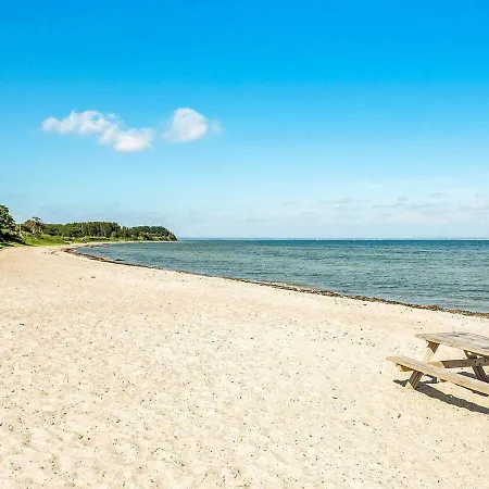 Holiday home Three-bedroom In 5 *