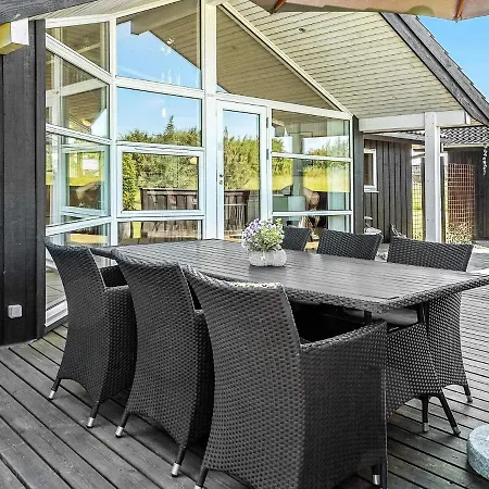 Holiday home Three-bedroom In 5 *