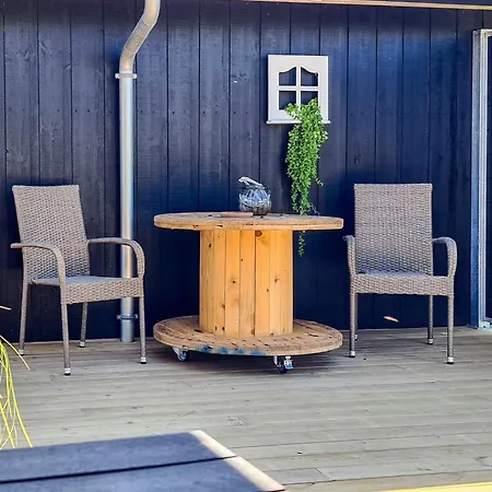 Three-bedroom In 5 Holiday home