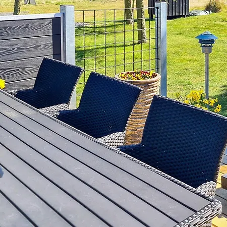 Three-bedroom Holiday In 5 *