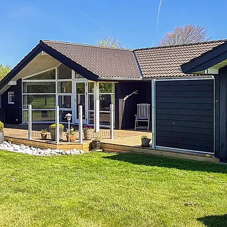 Three-bedroom Holiday In 5 * Nordborg