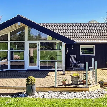 Three-bedroom Holiday In 5 Nordborg